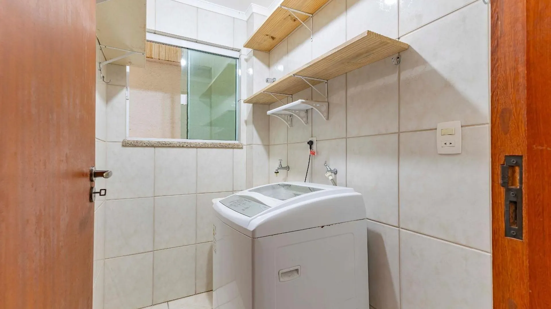 Confortavel Apartamento A Poucos Minutos Da Praia 邦比尼亚斯 0*,