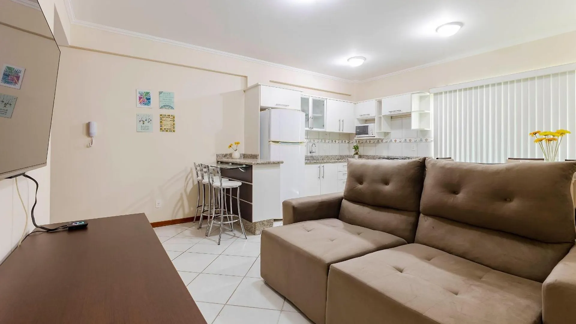 Confortavel Apartamento A Poucos Minutos Da Praia 邦比尼亚斯